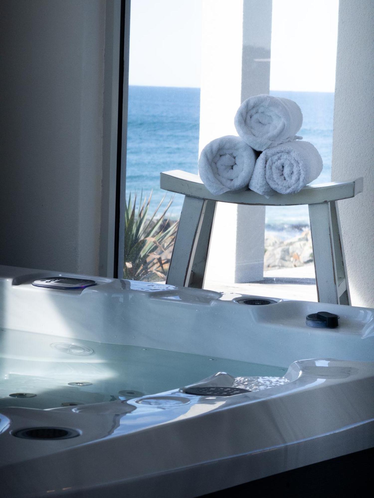 Saltwater - Absolute Oceanfront, Fire Pits, Some Villas With Hot Tubs And Sauna Falmouth Exterior photo