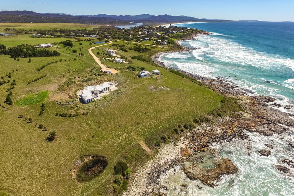 Saltwater - Absolute Oceanfront, Fire Pits, Some Villas With Hot Tubs And Sauna Falmouth Room photo