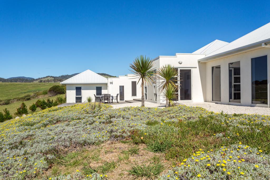Saltwater - Absolute Oceanfront, Fire Pits, Some Villas With Hot Tubs And Sauna Falmouth Exterior photo