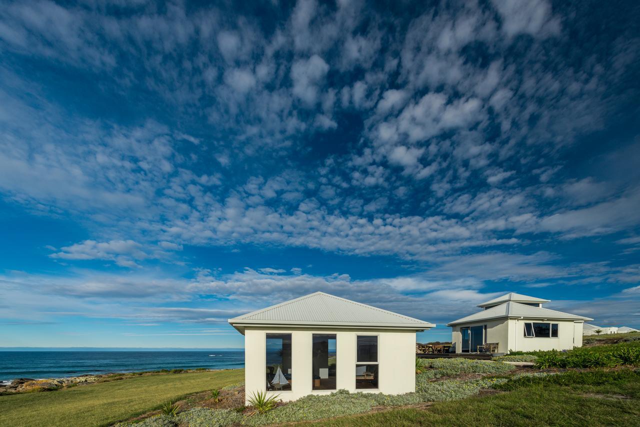 Saltwater - Absolute Oceanfront, Fire Pits, Some Villas With Hot Tubs And Sauna Falmouth Exterior photo